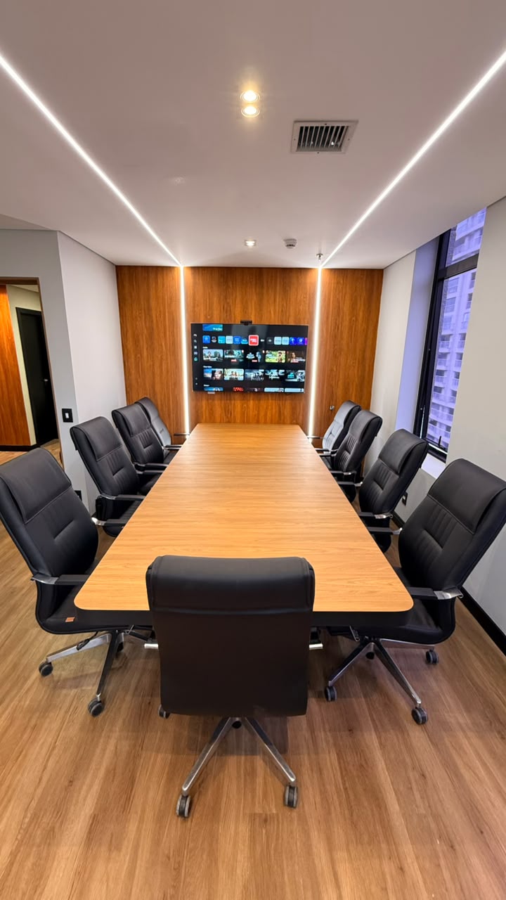 Mesa de reunião sob medida em madeira — Marcenaria Zacarias SP